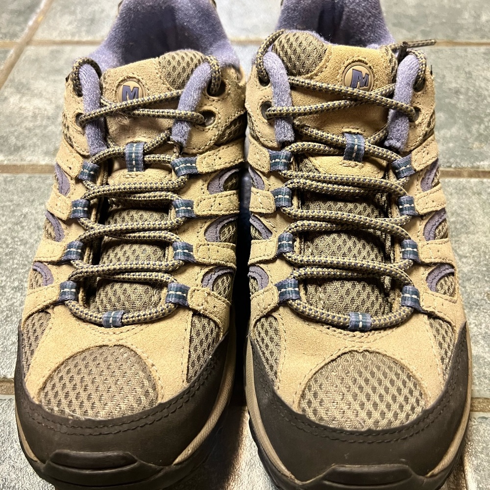 Merrell women’s hiking sneaker j57758 size 8